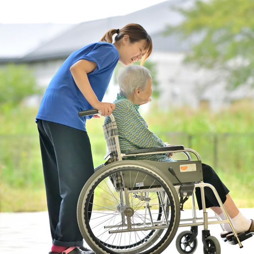 親の認知症により預金や不動産が凍結する事態に備える